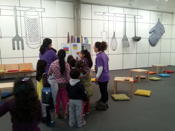 El alumnado de los grupos de refuerzo escolar de FSG Pontevedra visitan el Saln del Libro Infantil y Juvenil