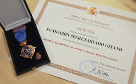 Medalla y Diploma acreditativo del galardn concedido por Instituciones Penitenciarias.