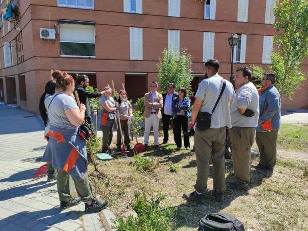 Visita institucional del Ayuntamiento de Madrid al alumnado del programa TndEM de Jardinera de FSG Madrid