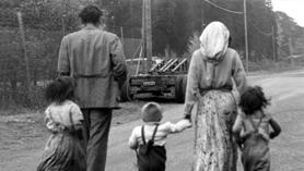 Familia gitana en Mlarhjden, cerca de Estocolmo, en octubre de 1951. Foto publicada en presseurop.eu