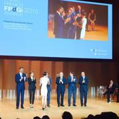 La Fundacin Secretariado Gitano recibe el premio Fundacin Princesa de Girona - Entidad 2015 de manos de los Reyes