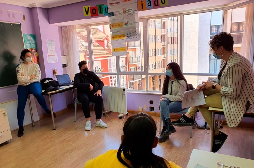 Voluntarias en sesión motivacional con referentes en FSG Palencia.