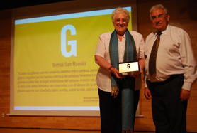 Teresa San Romn receives the FSG Prize from the hands of Pedro Puente, President of the FSG.