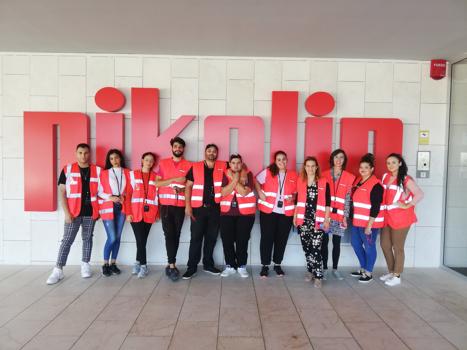 El alumnado del programa Aprender Trabajando de la Fundación Secretariado Gitano en Huesca realizan una visita a la Plataforma Logística PLAZA, Pikolín e Ikea