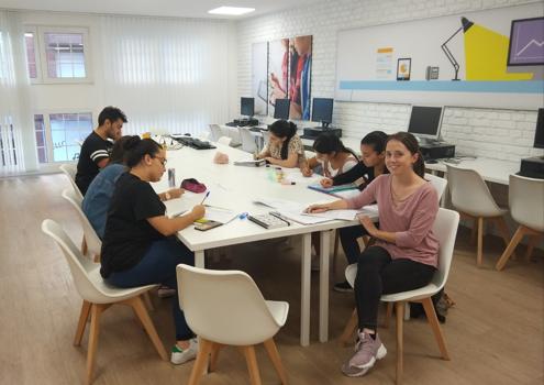 The Fundación Secretariado Gitano in León and the “Find your way to the world of work” program starts a new challenge in León: learning the English language
