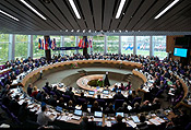 Los 47 países del Consejo de Europa adoptan la “Declaración de Estrasburgo” en la que denuncian la discriminación que continúan sufriendo los gitanos en Europa