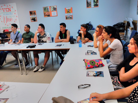 Primera sesin de trabajo de FXM Acta con los chavales de 'Aprender Trabajando' en Sevilla