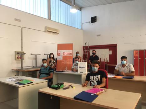 Fundacin Secretariado Gitano, Fundacin Orange y Fundacin Magtel ponen en marcha en Sevilla una accin formativa de Instalacin de Fibra ptica dirigida a jvenes de sus programas de empleo 