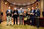 La Fundación Orange, la Consejería de Educación de la Junta de Castilla y León, Canal Sur RTV, el maestro Jesús Salinas, el Intergrupo del Parlamento Europeo, ARDI, y Juan de Dios Ramírez Heredia, recogen los Premios Fundación Secretariado Gitano 2017
