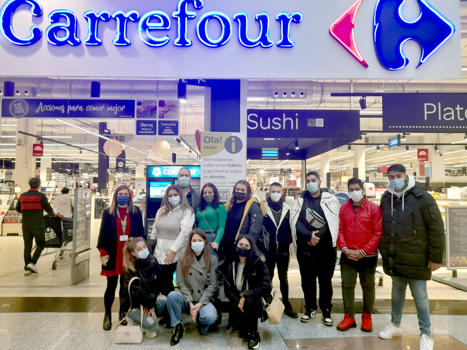El alumnado de Formatate Con Garanta de FSG Santiago realiza una visita formativa a Carrefour