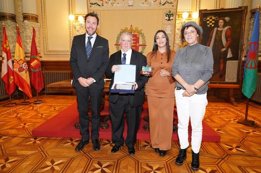 Valladolid rinde homenaje a Ramn Salazar, To Jani