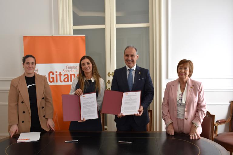 Firmamos un convenio con la Fundaci�n ICAM Cortina para impulsar los derechos e igualdad de oportunidades de las personas gitanas