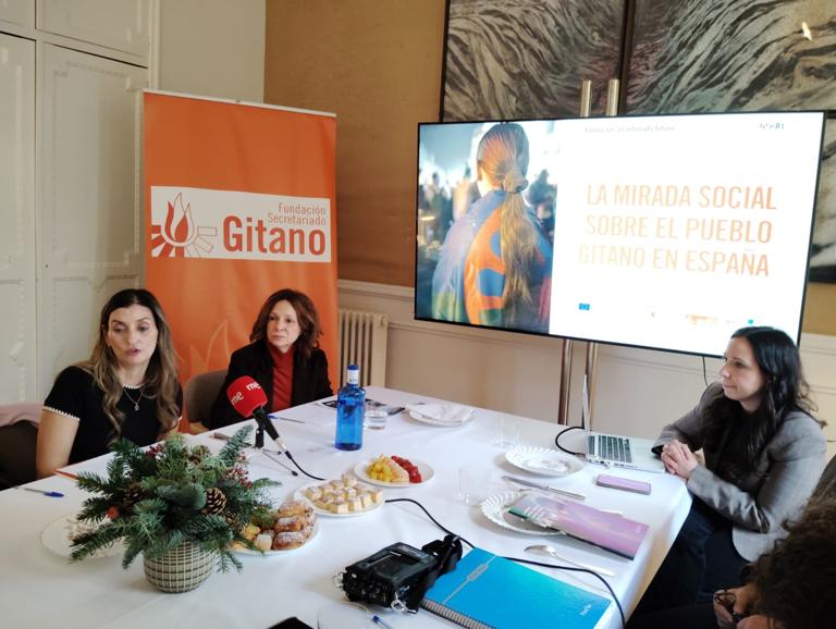 We present the barometer ‘The Social View of the Roma People in Spain’