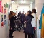 Visita de las familias a la exposición “Culturas para compartir. Gitanos hoy”. CEIP “Felipe II”