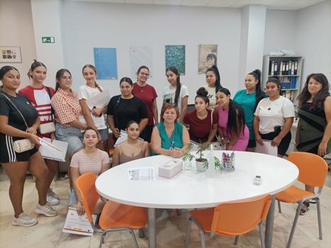 Las mujeres del programa Calí de FSG Almería reciben un taller sobre empoderamiento
