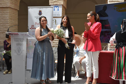 María Santiago ha sido galardonada con el Premio Dulcinea