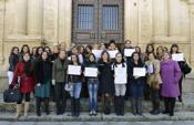 25 mujeres gitanas reciben en Jerez su diploma tras finalizar con xito los cursos de formacin laboral del CAM Rom, un programa gestionado por la CAM y la FSG