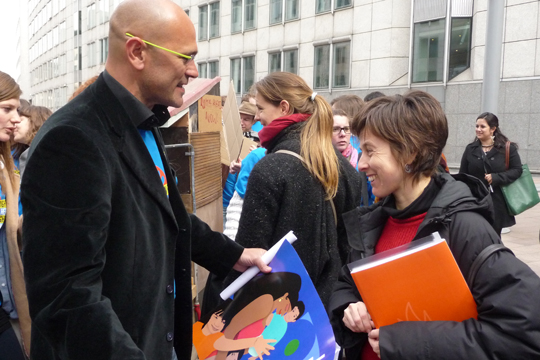 Belen Snchez-Rubio, directora de programas internacionales de la FSG, junto a Ral Romeva, europarlamentario de Iniciativa Els Verds