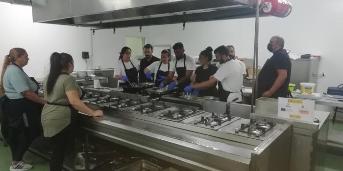 FSG Badajoz imparte un Curso de ayudante de cocina y montaje de comida rápida dentro del programa de empleo ACCEDER