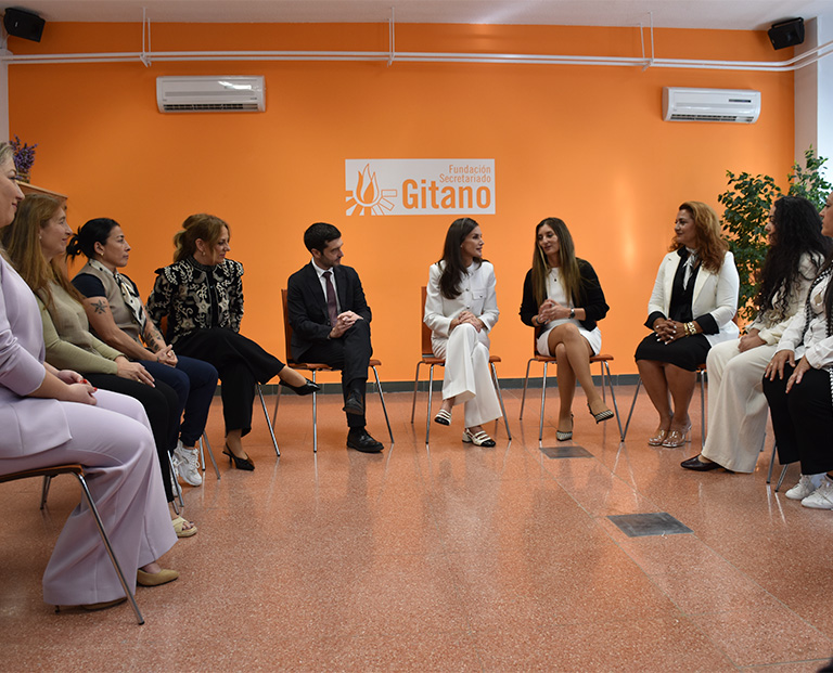 La Fundaci�n Secretariado Gitano recibe la visita de SM la Reina para conocer la realidad de las mujeres gitanas