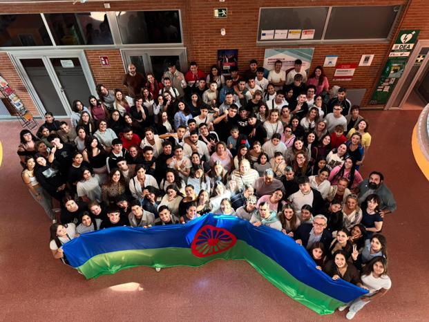 Un centenar de estudiantes gitanos y gitanas reflexionan sobre redes sociales y la historia del pueblo gitano