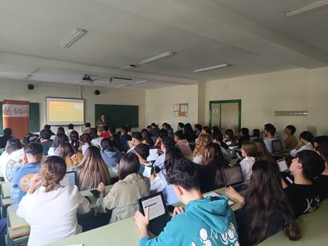 FSG Badajoz imparte una charla de antigitanismo en la Facultad de Educacin