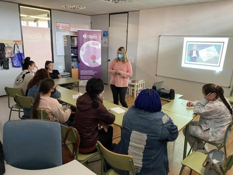 Las mujeres participantes en el programa Itinerarios de FSG Paterna se forman con Gi Group