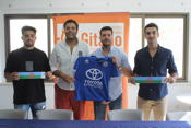 El equipo de fútbol Xerez DFC Toyota Nimauto colabora con la Fundación Secretariado Gitano en Jerez