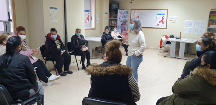 Asociación Gallega de personas Afectadas por el VIH (AGAVIH) imparte una sesión a las Calís de Vigo<br>