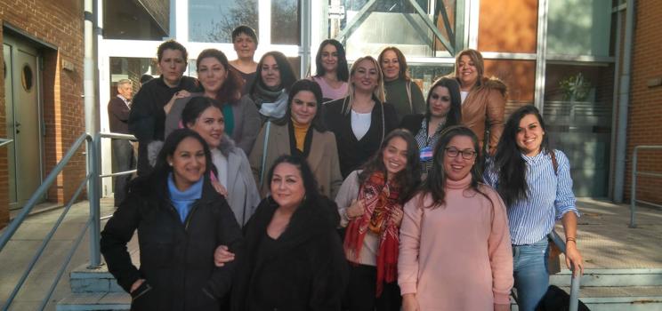 Mujeres Gitanas = Generacin Igualdad. Por los derechos de las mujeres y un futuro igualitario