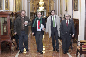 Representantes del Ayuntamiento de A Corua y la FSG, tras la rueda de prensa