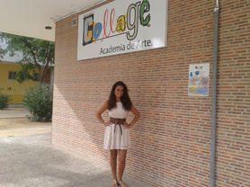 Diana Gallardo a la puerta de la academia Collage, centro de bellas artes que abri en Enero en la ciudad de Jerez