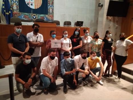 Visita de los alumnos de Aprender Trabajando a las Cortes de Aragón
